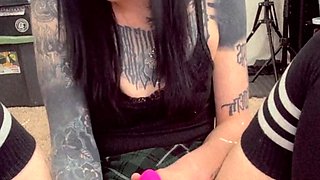 Live brunette camgirl toys masturbate orgasm