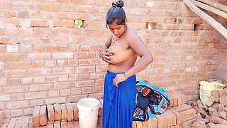Indian Hot And Sexy Aunty Changing Her Cloth Sadi And Blouse Fingering Her Cremie Pussy After After Bathing