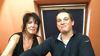 Amateur MILF Threesome Blowjob & Cumshot in Attic Apartment