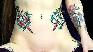 Amateur brunette double toying on webcam