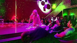 A Really Cheap Porn Movie Amateur Blonde cutdoors Public