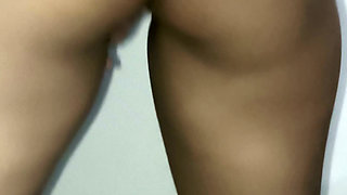 HOTTYLOVELY khud se sex karti huyi