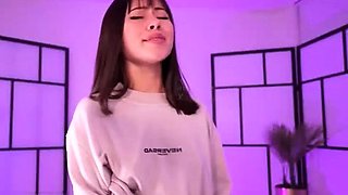 Cute amateur webcam teen girl toying pussy on webcam