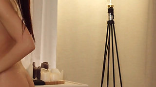 Lovely chick decides to get maximum satisfaction