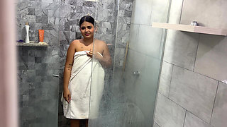 I Couldn't Help but Masturbate While Watching My Stepsister in the Shower