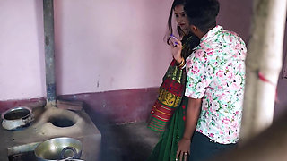 Step son ke samne hi uski step mother ko chod diya