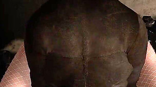 Sexy Plump Cougar to Has Sex in a Dark Ally