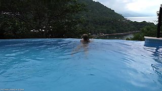 Amateur teen fucked outdoors