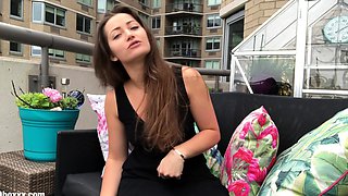 Brunette solo masturbation on webcam