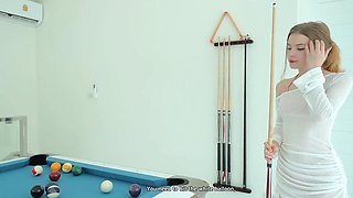 Cheating beauty banged on the pool table - Russian Amateur