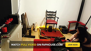 Curvy Dominatrix Delivers Facesitting to Her Leather Slave