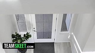 Super nasty milf sucks teen dark haired slut's pussy