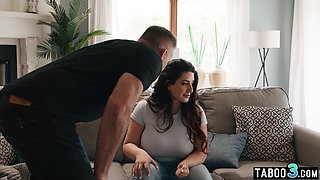 Arab mom has to nail to keep her secret