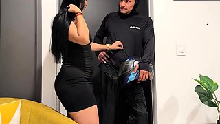 Tibasins delivery dude produces big-booty MILF's epic sex.