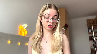 How to Leave a Mistress (when It Feels Too Hard) Addicted to Femdom!