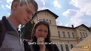 Poor boy watches glorious gf cheating on him for currency