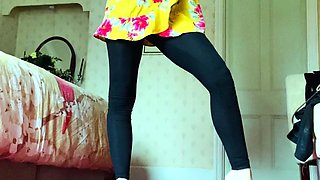 Cumshot amateur MILF suck and jerks dude in the bedroom