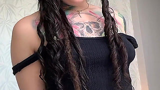 The Giantess Girl Makes Her Stomach Grow so That It's Big for You.