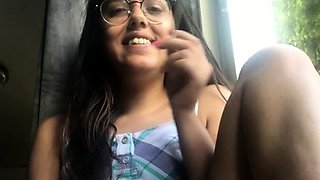 Great Amateur Video Of Hot amateur brunette masturbates
