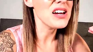 Brunette Couch Webcam Solo Fun Masturbating