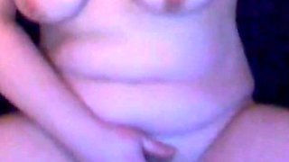 Mom Masturbates on Webcam for Viewers