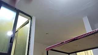 She sends me a video while she walks in the kitchen in a cachetero