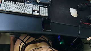 I'm fucking my gamer stepcousin