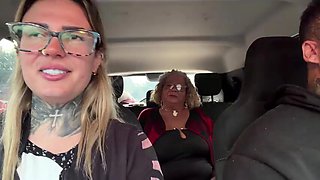 Chamamos a senhora de 63 anos que estava na buscando aposentadoria!Ela aceitou a foder gostoso vovó safada e fogosa soltou leite pelos seus peitos e ficou toda molhada