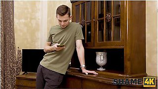 Guy Finds Stepmoms Necklace In Matures House And Fucks Her