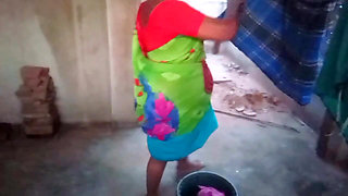 Tamil - Dress Washing Housewife Aunty Sex