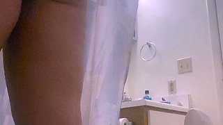 Sexynympho webcam model uses toy on clit to masturbate