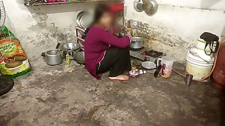In the kitchen, the elder stepsister sucked the younger stepbrother's cock, sucked it and took out the water