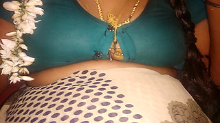 Molai azhagi priyanka atthaiyin sidhiyil viralgalai vittu aatum munnal kadhalan, big boobs priyanka aunty sex