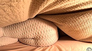 Solo Sofia valentine masturbates and does her ass