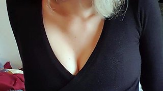 amateur blonde solo webcam