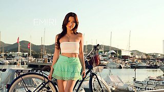 Romantic Freddy and Emiri's spooning video