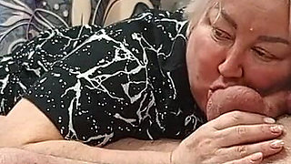 Evening Blowjob From Stepmom and Cum Swallowing