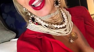 Cumshot amateur MILF suck and jerks dude in the bedroom