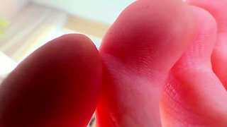 Maroe's Toes - Giantess Hires Assistant