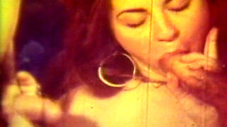 Deepthroat-obsessed Retro Babe Worships Cock in Vintage Loop
