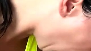 Slutty Babe Gives Amateur Blowjob to Huge Cock at Gym