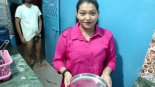 Desi Indian Beautiful Bhabhi ka Kitchen Me Dever Ke Sat Gapa Gap