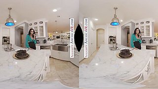 Stylish Jamie Michelle at 180° in virtual reality porn