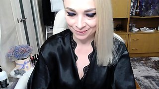 Amateur blonde does solo dildo tease on webcam