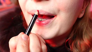 Arya Granders Red Lipstick Fur ASMR