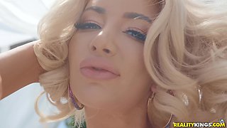 Gorgeous cougar coquette Nicolette Shea hot adult scene