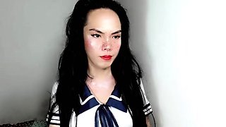 Nerdy amateur british teen babe masturbates