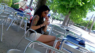 Dark hair inked babe is picked up for the beach fuck