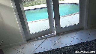 Gigantic stepsis gets stuck and fucked