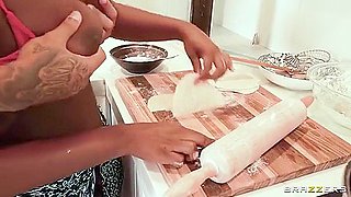 Elsie Yalater - Breakfast And Bikin In Bed